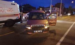 Çorum’da hafif ticari araçla çarpışan motosikletin sürücüsü yaralandı