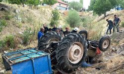 Dereye taş dökerken devrilen traktörün altında kaldı, cansız bedeni 1 saat sonra bulundu