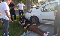 Direksiyon hakimiyetini kaybeden sürücü palmiyeye çarptı