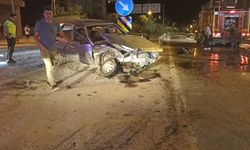 İki otomobil kafa kafaya çarpıştı: 1’i ağır 2 yaralı