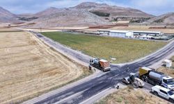 Kahramanmaraş’ın Elbistan yolları büyükşehir belediyesince yenileniyor