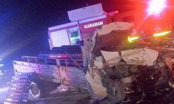 Karaman’da kamyona çarpan kamyonet sürücüsü araçta sıkıştı: 1 yaralı