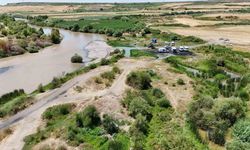 Kardeşini ve yakınını kurtarmak isterken Dicle Nehri’nde kaybolan genci arama çalışmaları havadan görüntülendi