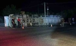 Mardin’de devrilen tırın sürücüsü yaralandı