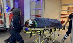 Motosiklet ile hafif ticari araç çarpıştı: 1 yaralı