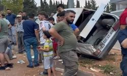 Otomobil refüjdeki aydınlatma direğine çarptı: 1 yaralı