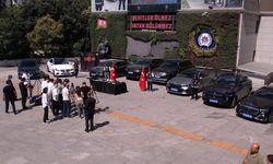 POS cihazlarıyla para aklama operasyonunda ele geçirilen lüks araçlar emniyette sergilendi