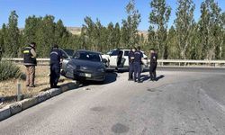 Seyir halindeki araca arkadan çarptı: 5 yaralı