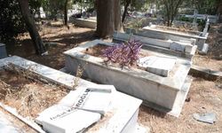 Adana’da mezar taşları tahrip edildi