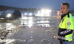 Aksaray-Nevşehir karayolunu sel vurdu: Yol trafiğe kapandı