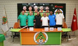 Alanyaspor, sözleşmesini uzattığı oyuncular için imza töreni düzenledi