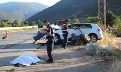 Amasya’da otomobil patpatla çarpıştı: Anne ile oğlu hayatını kaybetti