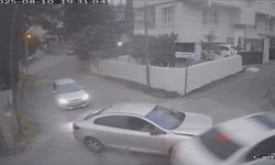 Ambulansı takip ederken kaza yapan araçtaki vatandaşın yaşadığı şok kamerada