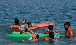 Antalya’nın deniz suyu sıcaklığı 33 dereceyle İstanbul ve Ankara’nın sıcak havasını geride bıraktı