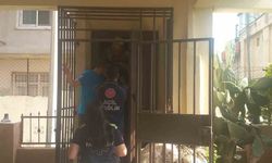 Asansörde mahsur kalan yaşlı kadın ve çocuğu itfaiye kurtardı