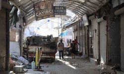 Asrın felaketinde hasar alan Tarihi Uzun Çarşı’da restorasyon çalışması yıkımla başladı