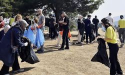 Bu kez yürüyüş değil, temizlik için bir araya geldiler