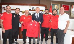 Çakmur’a Ay-Yıldızlı forma