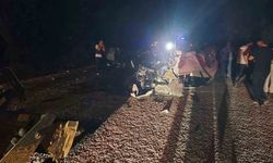 Çanakkale’de iki araç kafa kafaya çarpıştı: 6 ölü