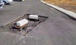 Çorlu’da rögar kapağını açık bırakıp gittiler, vatandaş kendi önlemini aldı