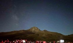 Gökyüzü tutkunları, meteor yağmurunu Kayseri’nin zirvesinde izledi