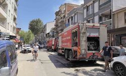İnegöl’de yıkımına başlanan apartmanda yangın çıktı