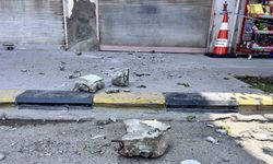 İskenderun’da binadan kopan taş parçaları korkuttu