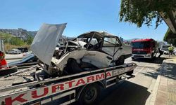 Kazaya karışan Tofaş otomobil hurdaya döndü: 1’i ağır 2 yaralı