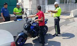 Motosikletle akrobatik hareketler yapıp sosyal medyasından paylaştı, ceza üstüne ceza yedi