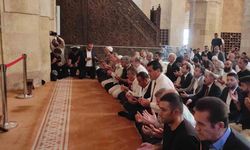 Özgür Özel Divriği Ulu Camii’de Cuma Namazı kıldı
