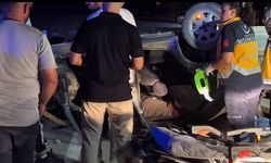 Takla atan otomobilde sıkışan sürücüyü itfaiye ekipleri kurtardı