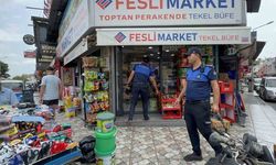 Tarsus’ta kaldırımları işgal eden tezgahlar kaldırıldı