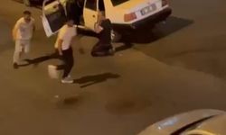 Tartıştığı adamı bıçakla kovaladı; o anlar kamerada