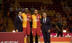 Victor Osimhen ve Leroy Sane için stadyumda imza töreni düzenlendi