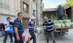 Yaklaşık 5 ton dolma biberi ücretsiz dağıttı