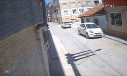 Küçük çocuğun camdan attığı altın dolu kutuyu çalan kadın yakalandı