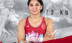 Milli güreşçi Esrin Baş, dünya ikincisi