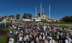 Milyonluk otomobiller Selimiye Meydanı’nda turladı