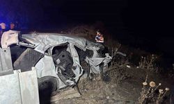 Ters şeride giren otomobil tankerle çarpışıp şarampole yuvarlandı: 1 ölü, 1’i ağır 2 yaralı