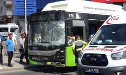 Yolcu otobüsü ile kamyonet çarpıştı: 1’i çocuk 6 yaralı