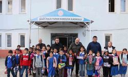 Ağrı Emniyet Müdürü Önder’den şehit meslektaşının ismini taşıyan okula ziyaret