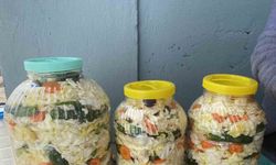 Ağrılı kadınların geleneksel turşu kurma mesaisi başladı