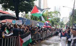 Bangkok’ta İsrail Büyükelçiliği önünde Filistin’e destek gösterisi