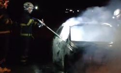 Batman’da seyir halindeki otomobil alev aldı