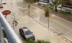 Çanakkale’de sağanak yağışta sokaklar sular altında kaldı