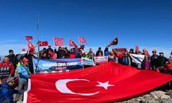 Cumhuriyet coşkusu Babadağ’ın zirvesine taşındı