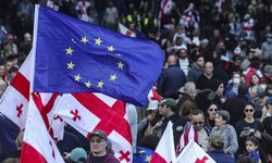 Gürcistan’da yerel seçim protestolarında sokaklar savaş alanına döndü