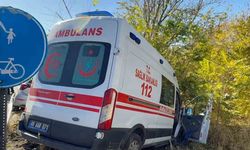 Hastaneye giden doktorun aracı ile hasta taşıyan ambulans çarpıştı: 1’i doktor 7 yaralı