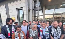 İsrail’in alıkoyduğu 2 aktivist Antalya’ya döndü