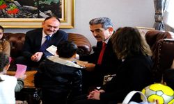 Minik eller, Vali Ekici’ye sevgiyle uzandı